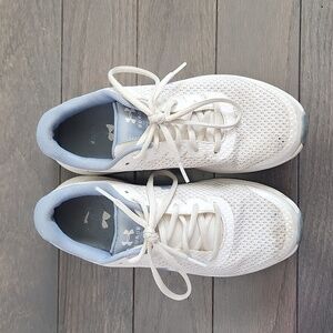 Under Armour Surge Running Shoes White with Blue accents